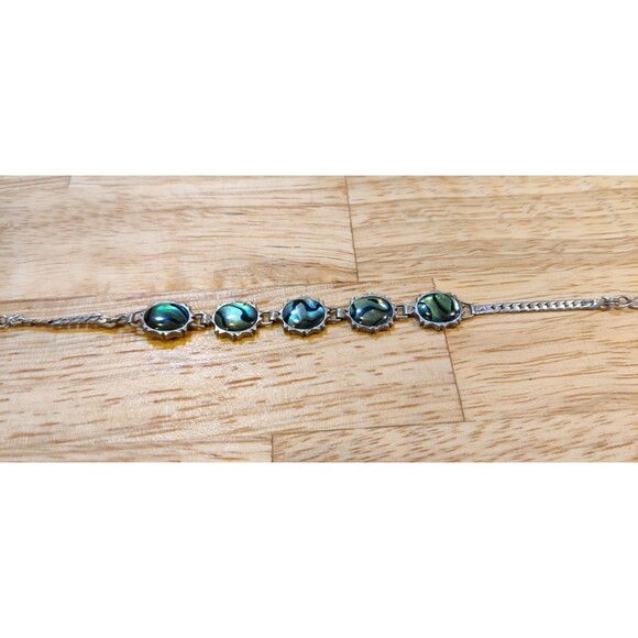 Silver Tone Chain Bracelet With Green Enameled Faux Beads-Very Pretty - Picture 5 of 10